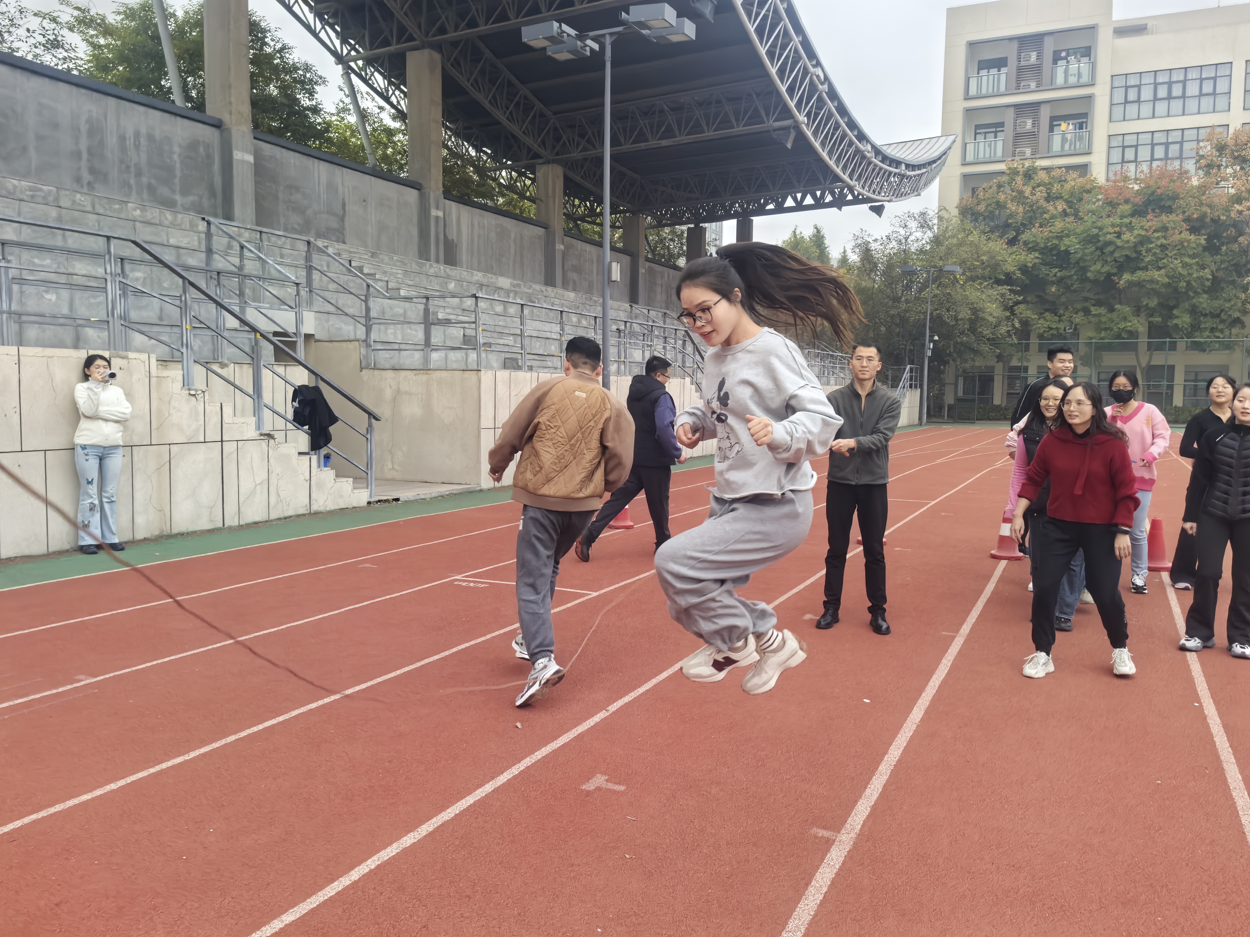 室内跳绳大赛,青春活力无限释放的简单介绍 室内跳绳大赛,青春活力无限释放的简单介绍